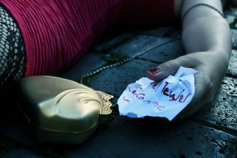 Berlin: Haunted Guided Live Theatre Tour in German - Key Points