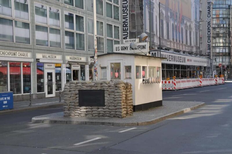 Berlin: Historical Walking Tour with Live Music - Key Points