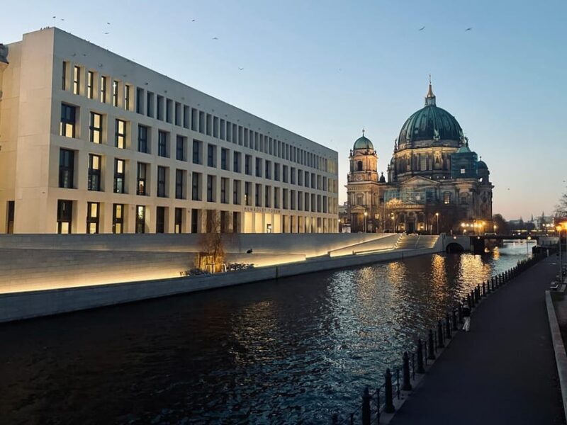 Berlin: history walk - sightseeing walk in english - Why the Price Is Justified