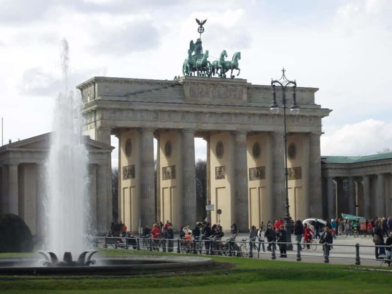 Berlin: Private Highlights Walking Tour - Key Points
