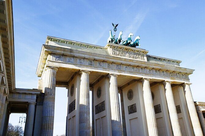 Berlin: Private Highlights Walking Tour with Local Guide and Hotel pickup - The Guide: Knowledge & Engagement