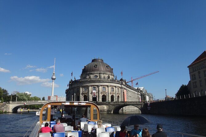 Berlin sightseeing boat tour on the Spree - A Deep Dive into the Berlin Spree Boat Tour