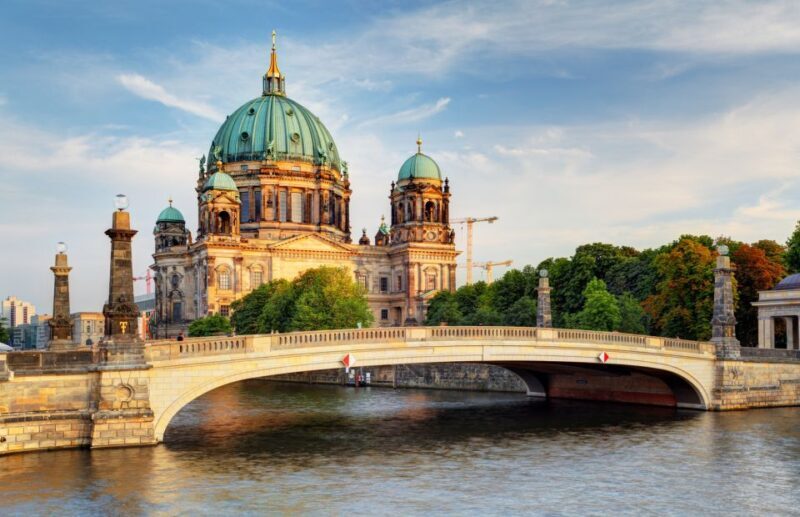 Berlin: Sightseeing Walking Tour of the Top 20 Attractions - Key Points