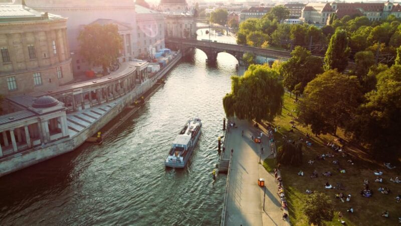 Berlin: Spree River Romantic Moon Boat Ride - Key Points