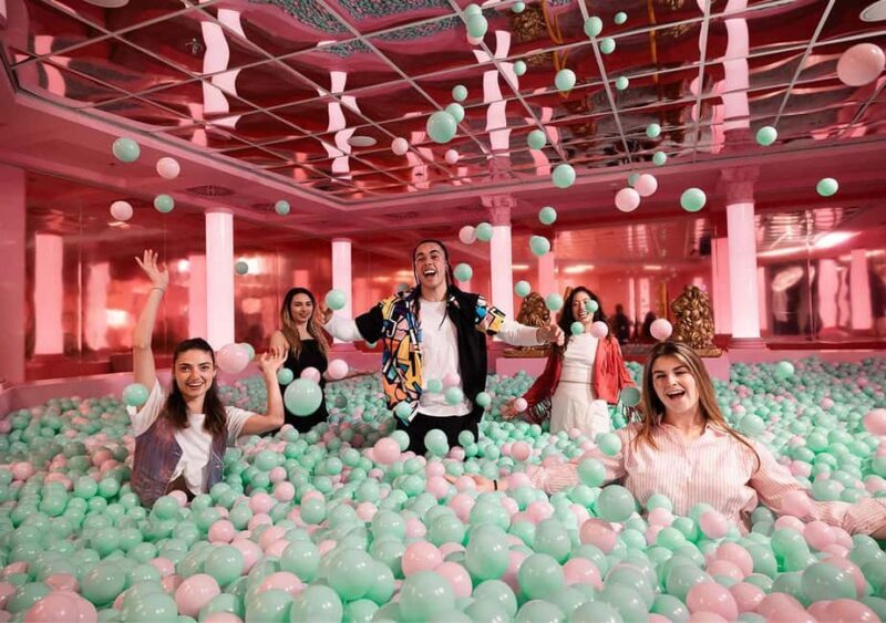 Berlin: The Upside Down Late Afternoon Ticket - Food, Drinks, and Additional Facilities