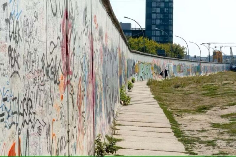 Berlin: walking tour of must-see sights - Key Points