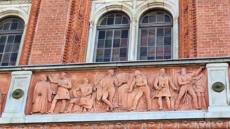 Berlin: Walking tour of the old town  TV tower, city hall, palace - FAQs