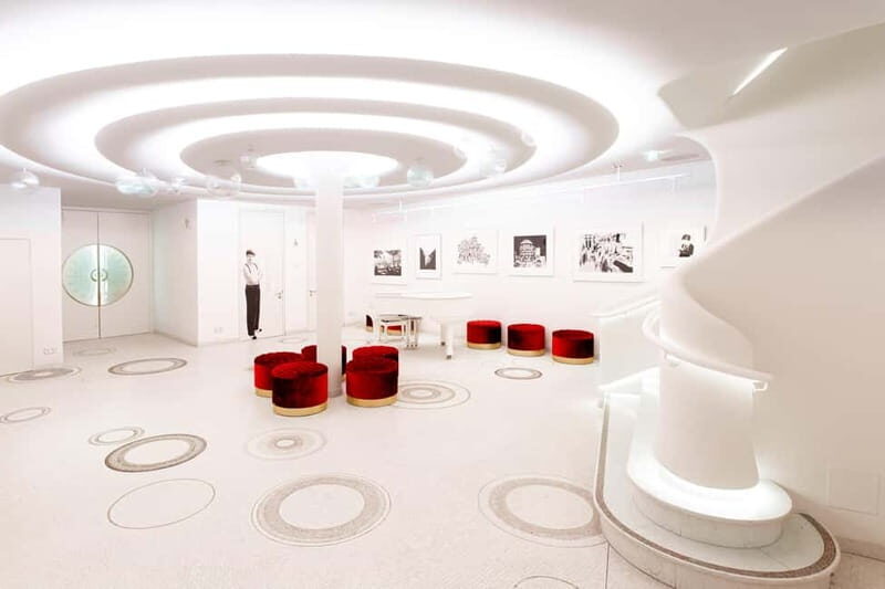 Berlin: Wintergarten Varieté theater tour - A Deep Dive into the Wintergarten Varieté Backstage Tour