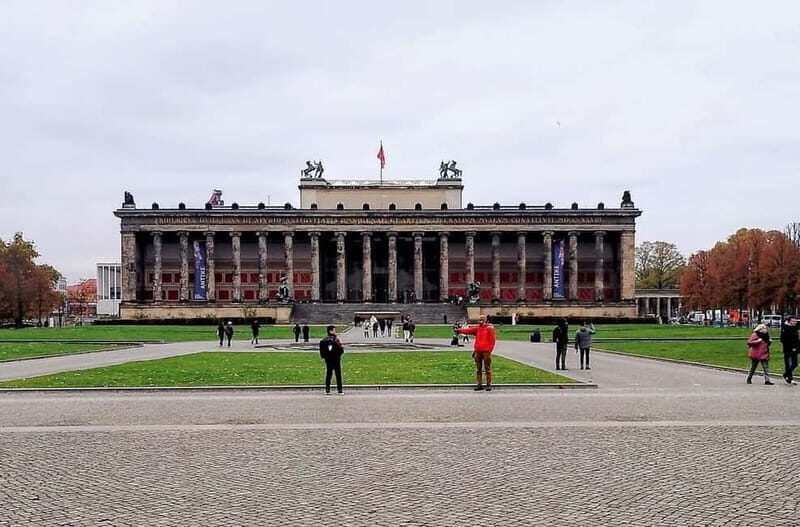 Berlin: World Clock to World Heritage & World War 2 Walk - FAQ