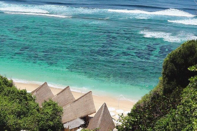 Best Bali Beaches - Uluwatu Temple - FREE Wi-Fi - The Sum Up
