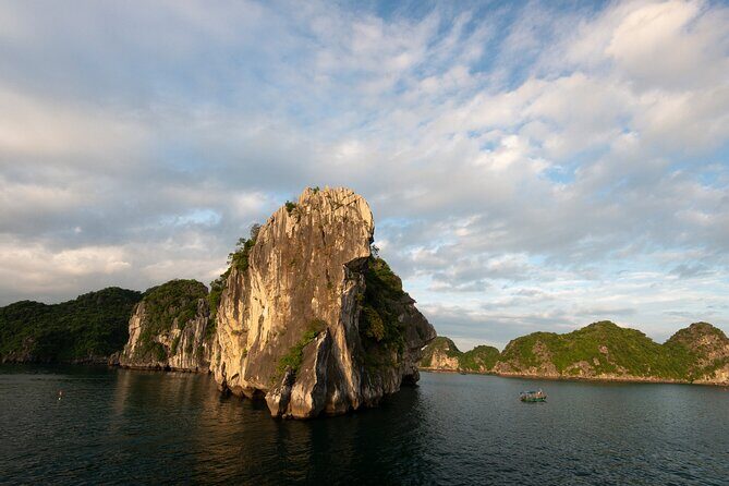 Best Halong Bay 2D1N Cruise : Supprising Cave, Titop Island,Kayak - What’s Included and What to Consider