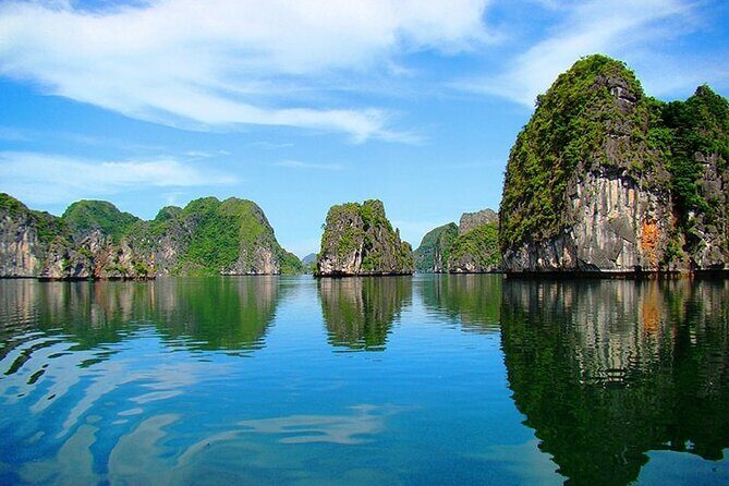 Best Halong Bay 2D1N Cruise : Supprising Cave, Titop Island,Kayak - Who Should Consider This Tour?