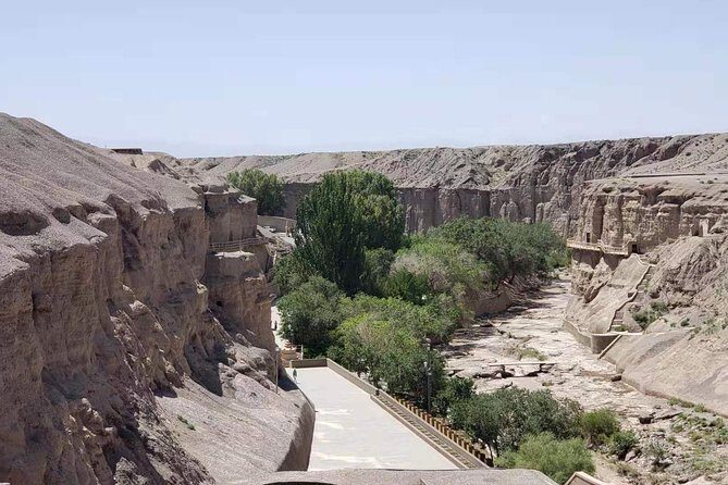 Best of Dunhuang Day Tour to Yulin Grottoes and Suoyangcheng Ruins - Key Points