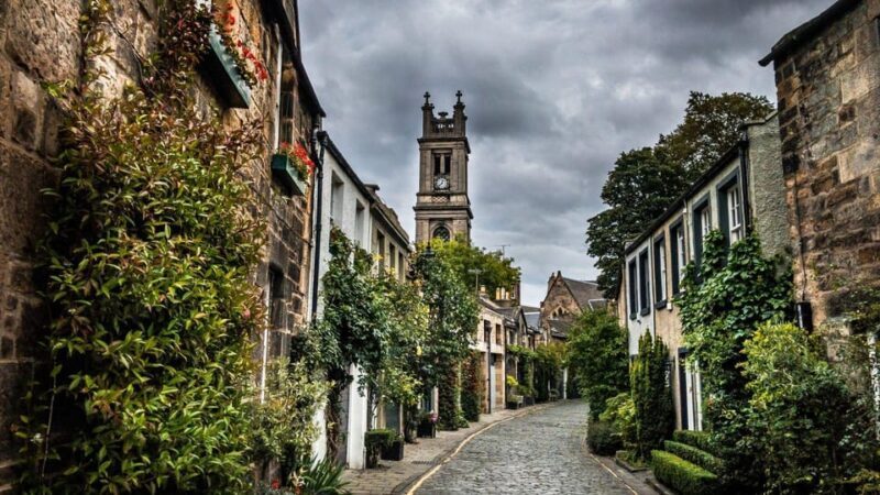 Best of Edinburgh: Private Walking Tour with a Local - The Sum Up