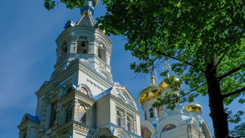 Best of Karlovy Vary Walking Tour with a Professional Guide - Exploring Karlovy Vary Through Its Springs and Architecture