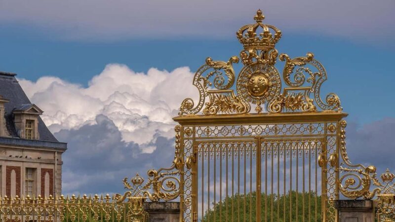 Best of Paris: Eiffel Tower & Versailles Palace Guided Tour - The Experience on the Ground