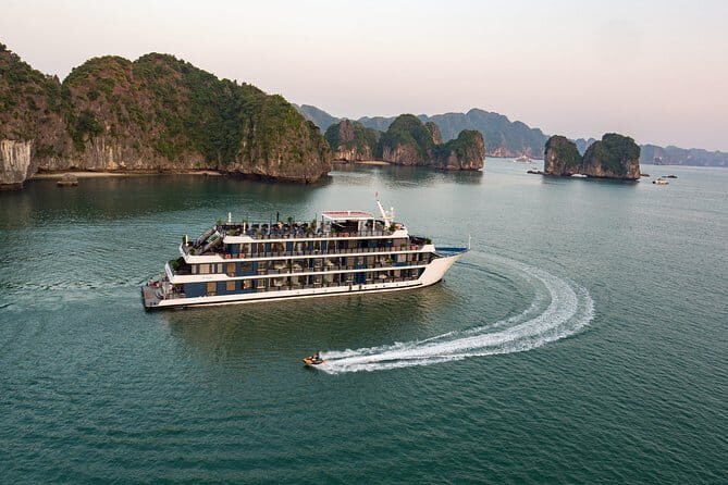BEST SELLER Overnight Cruise in Halong Bay & Lan Ha Bay (2D1N) - Key Points