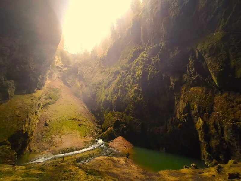 Beyond Brno: Best of Czech Caves - Full-Day Hiking Tour - Discovering the Moravian Karst: What to Expect