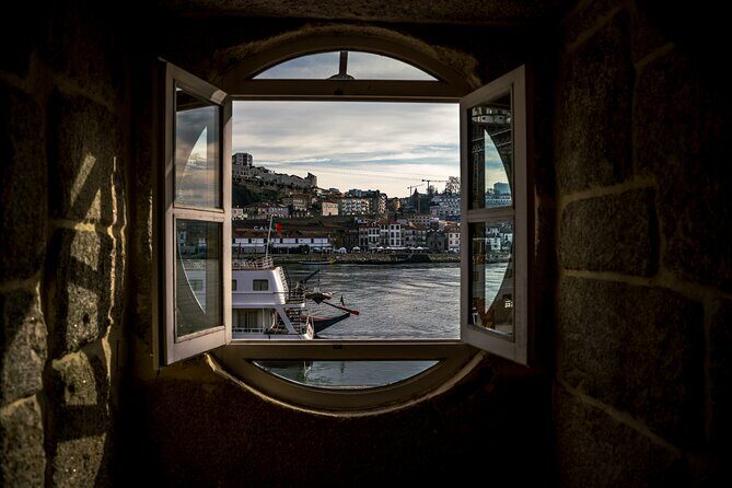 Beyond the Barrel: From Decadent to Down-home in the Heart of Porto - A Deep Dive into the Experience