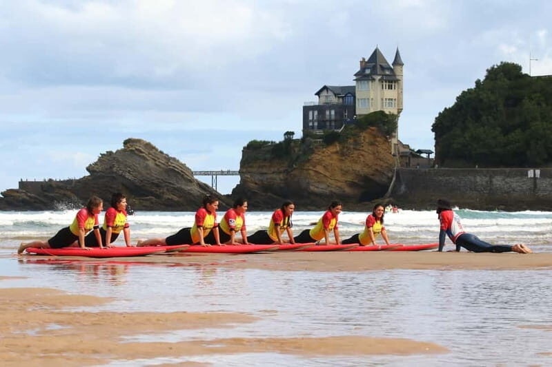 Biarritz: Surf lessons on the Côte des Basques beach - An In-Depth Look at the Surf Experience in Biarritz