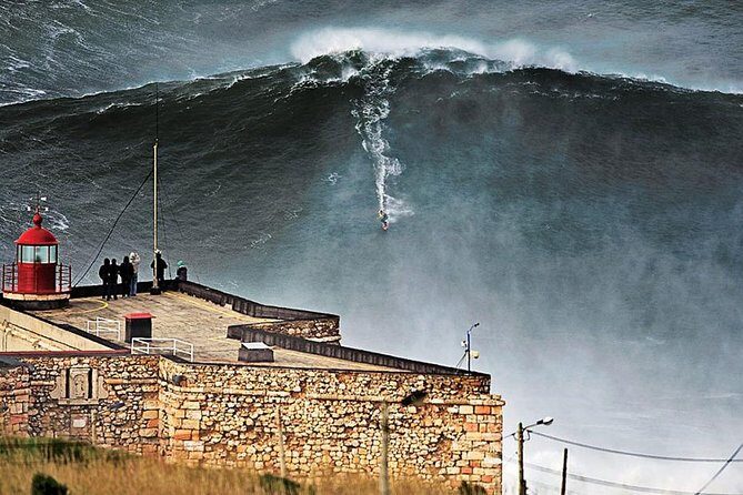 Big Waves of Nazaré - Private Tour - Analyzing the Value