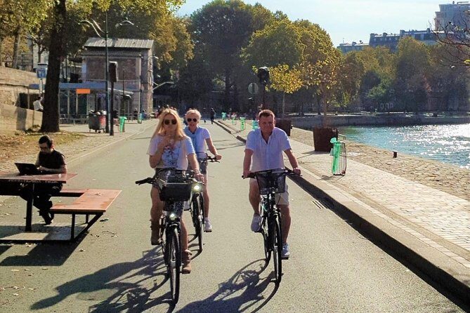 Bike Paris treasures with a live guide - Families & Friends - The Stops in Detail