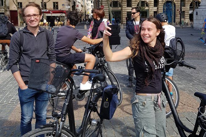 Bike Paris treasures with a live guide - Families & Friends - Practical Tips