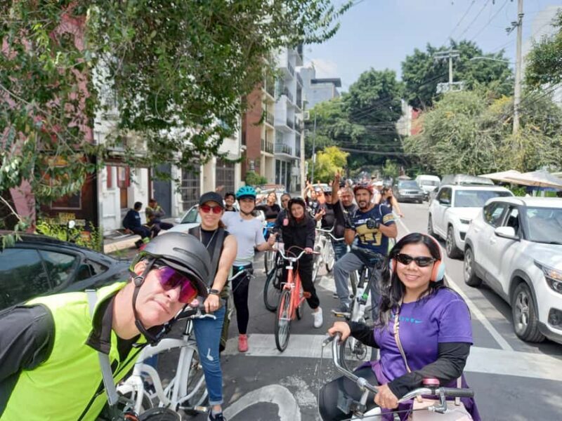 BIKE RIDE THROUGH ICONIC SITES OF THE CDMX / BREAKFAST & BEER - Assessing the Value