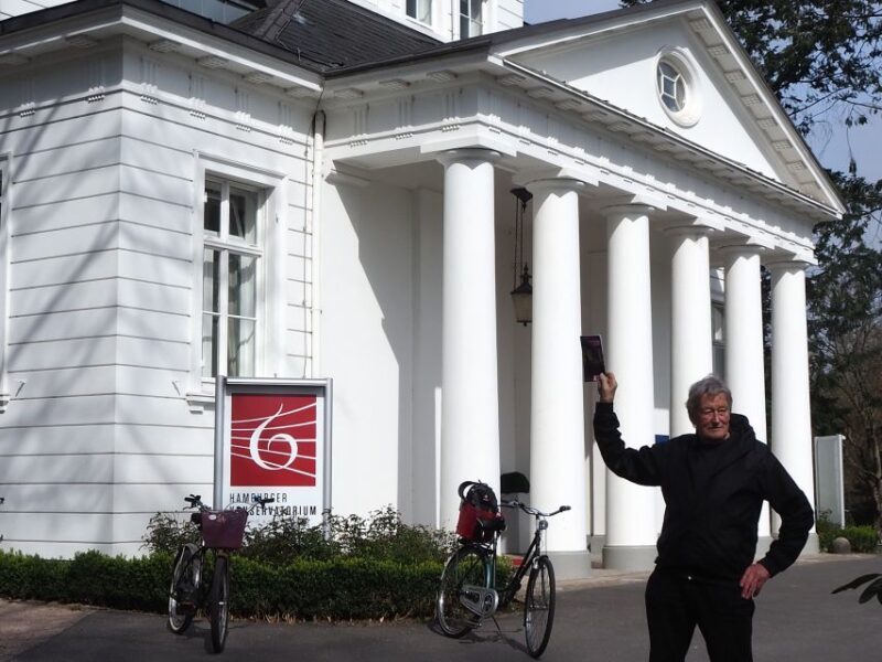 Bike tour around the Alster - Celebs, water, and nature - Key Points