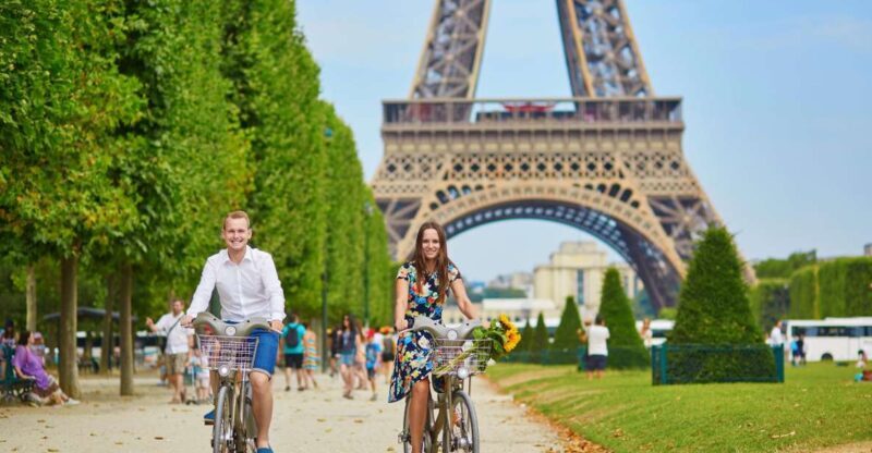 Bike Tour of Paris Old Town, Top Attractions and Nature - Experiencing Paris on Two Wheels: An In-Depth Look