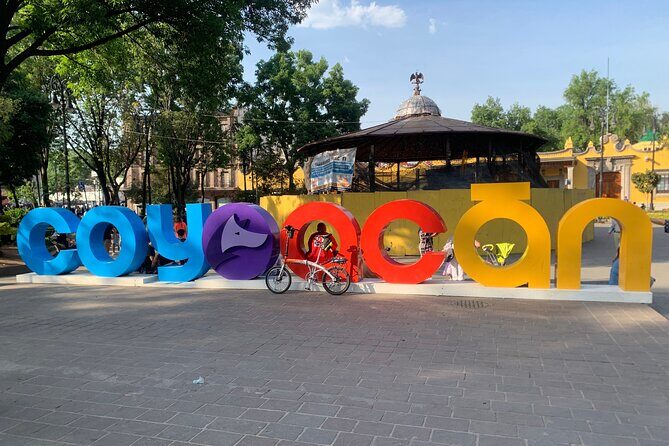 Bike Tour through Colonia Del Valle and Coyoacán / Mexico - Exploring Mexico Citys Neighborhoods by Bike