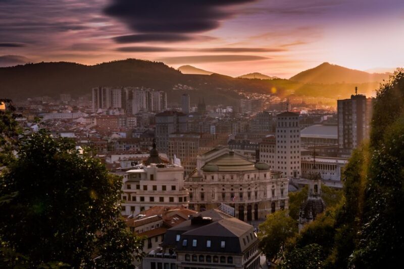 Bilbao: Express Walk with a Local in 60 minutes - Food and Culture Recommendations