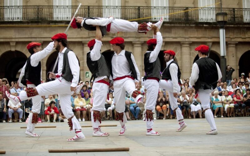 Bilbao old town walking tour - Key Points