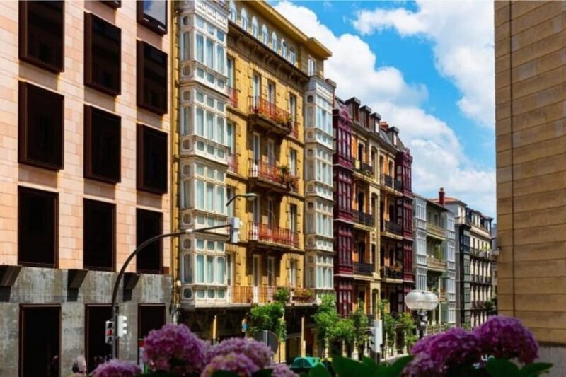 Bilbao : Private Custom Walking Tour with a Local Guide - Key Points