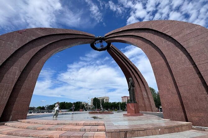 Bishkek : USSR History , Soviet Architects , Statues & Mosaics - Key Points