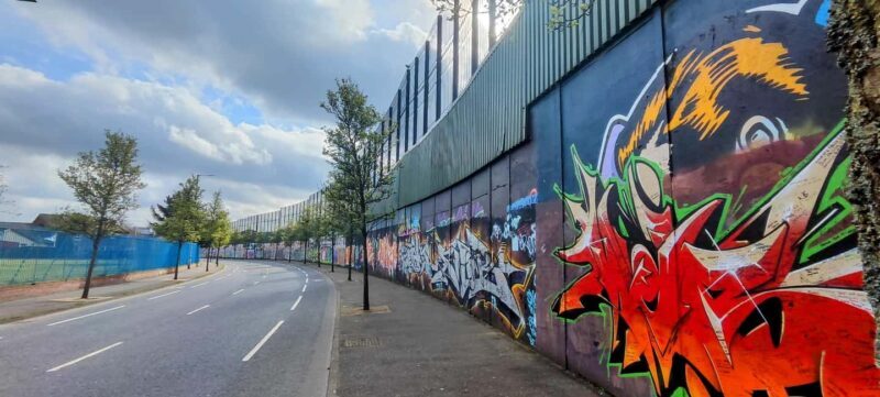 Black Taxi-Style Tour: Murals, Peace Walls & City Highlights - Flexibility and Endpoints