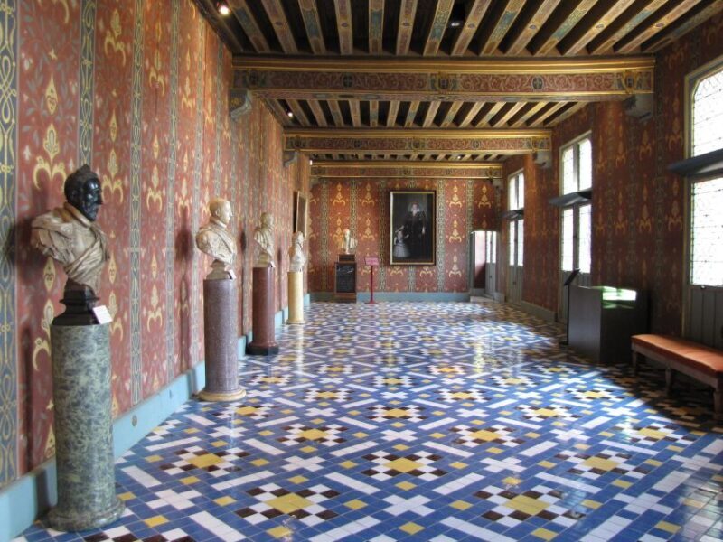 Blois: Private Tour of Blois Castle with Entry Tickets - Who Should Book This Tour?