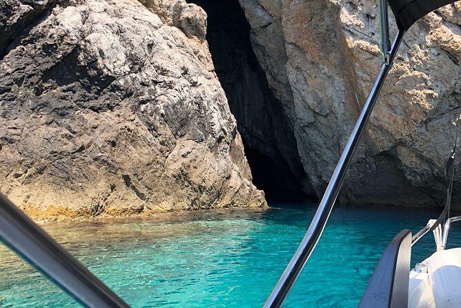 Blue cave & Hvar (5 Islands) private tour from Split or Trogir - FAQ