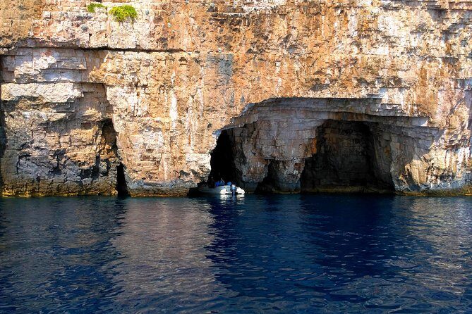 Blue Cave & Hvar : Five Islands Private Speedboat tour - Key Points