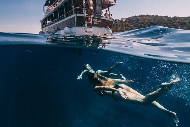 Blue Lagoon, Shipwreck & Maslinica from Split with LUNCH & DRINKS - Who Will Love This Tour?