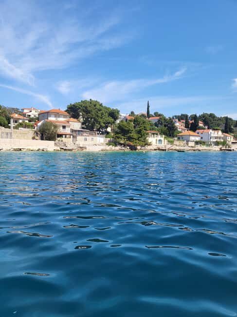 Blue lagoon with a speed boat water and towels included - FAQ