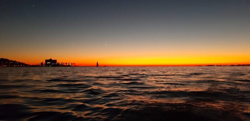 Bluemotion Lisbon: Private Sunset sailing tour Tagus River - Key Points