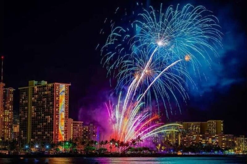 Board from Waikiki Beach: Friday Night Fireworks sail - Key Points