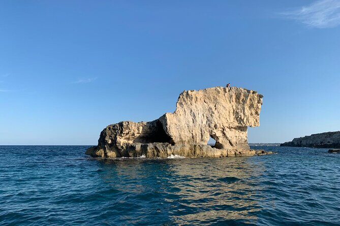 Boat excursion on the island of Ortigia with Snorkeling to the sea caves - Key Points