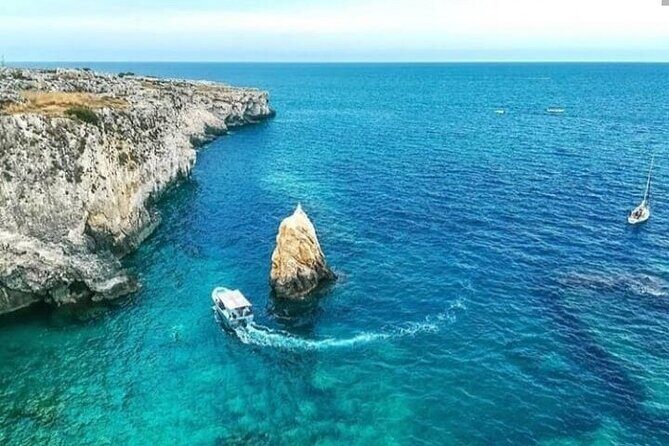 Boat excursion on the island of Ortigia with Snorkeling to the sea caves - Exploring the Itinerary in Detail