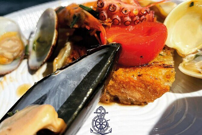 Boat excursion with lunch on board to discover Ischia - An In-Depth Look at the Itinerary