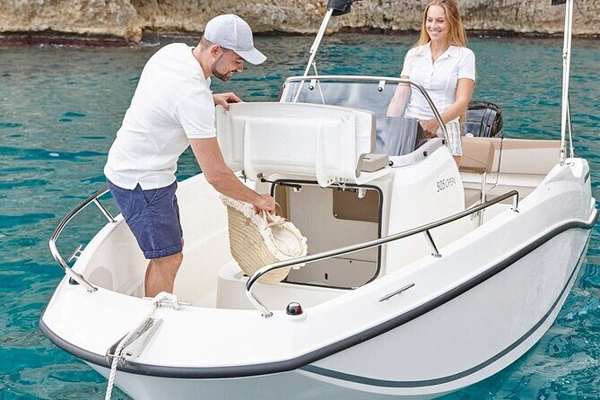 Boat rental without license - B520 'Neptuno' (5p) - Can Pastilla - A Closer Look at the Experience