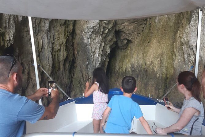 Boat tour Ortigia, sea caves and Pillirina 2h - The Guide and Skipper Experience