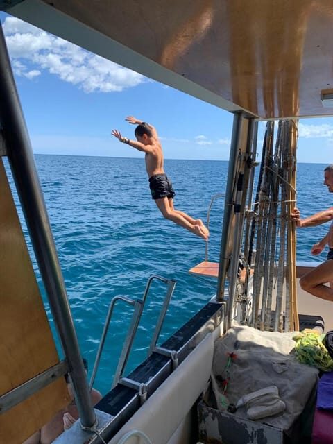 BOAT TOUR POLIGNANO A MARE with swim stop and aperitiv - What to Expect from the Experience