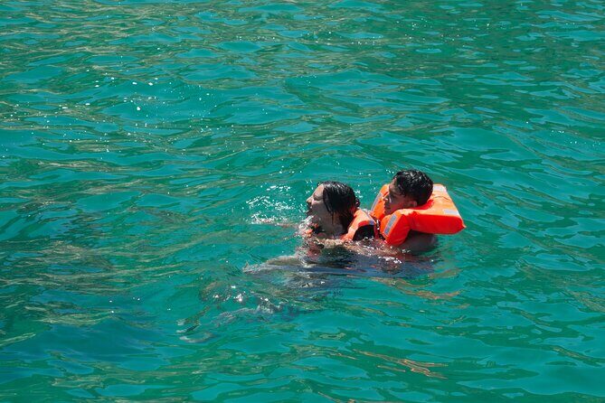 Boat Tour Snorkeling Tour with Guide, Drinks and Fruit - Key Points